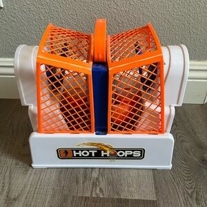 Hot Hoops Orange and White Basketball Game
